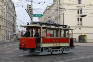 Wagen 244 an der Kreuzung Rennweg / Schlachthausgasse