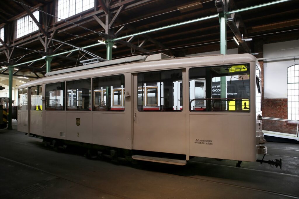 Der "Heidelberger" A2 (ein Ksw Kriegsstraßenbahnwagen) in der Remise Erdberg