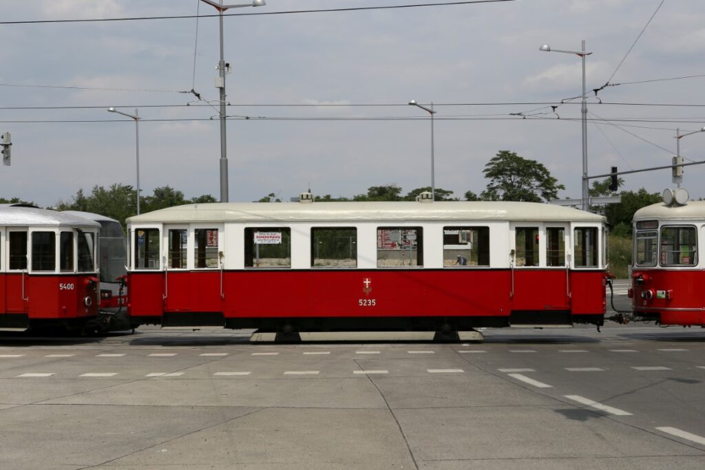 Gürtel Der m3-Beiwagen 5235 bei einer Überstellfahrt auf dem Landstraßer Gürtel am 29.06.2014 (Foto: Christian Peschl).