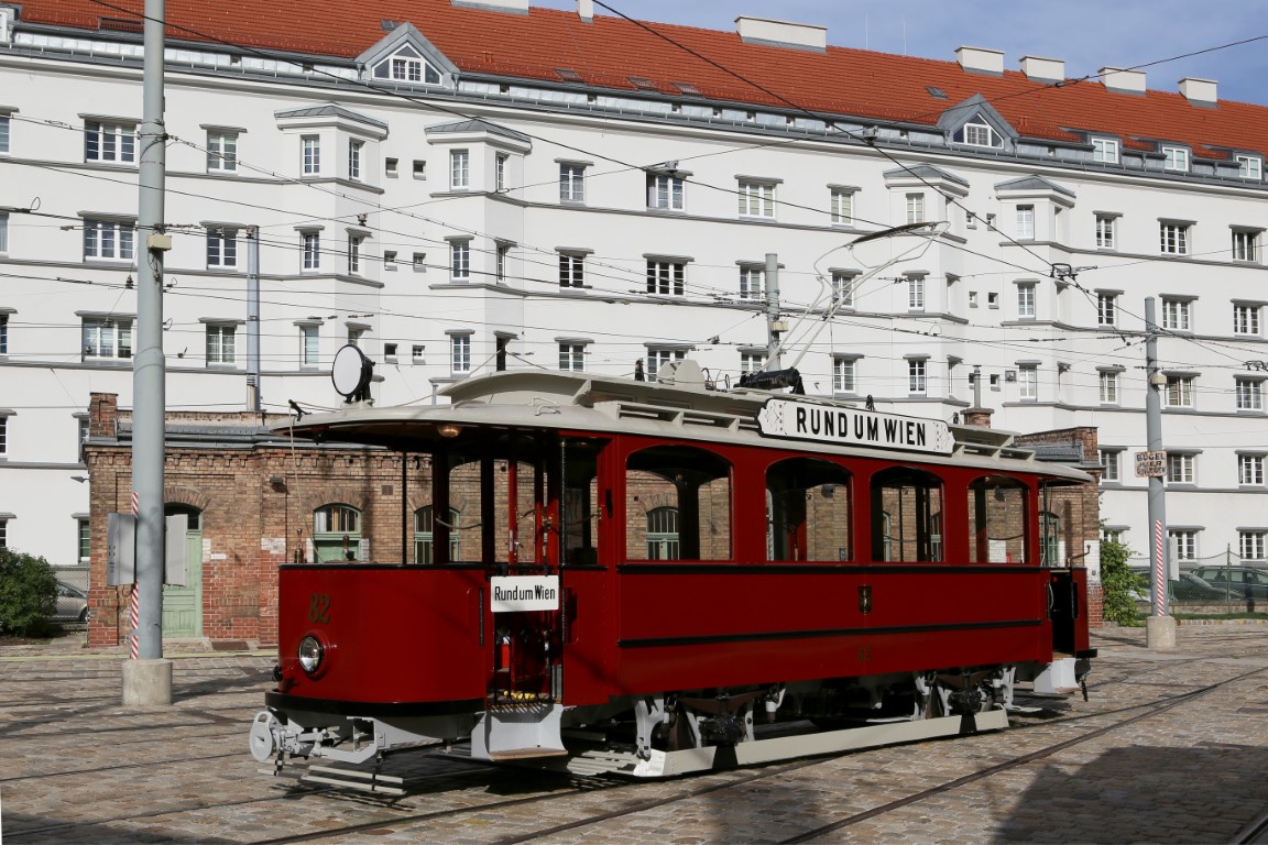 Exkursionswagen 82 der Wiener Straßenbahn, der im Rahmen des Projektes vom VEF vorbildlich restauriert wurde