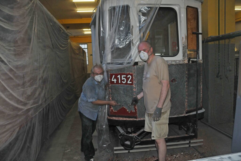 Beginn der Generalsanierung des 4152 im Juni 2021 (Foto: Roman Lillich)