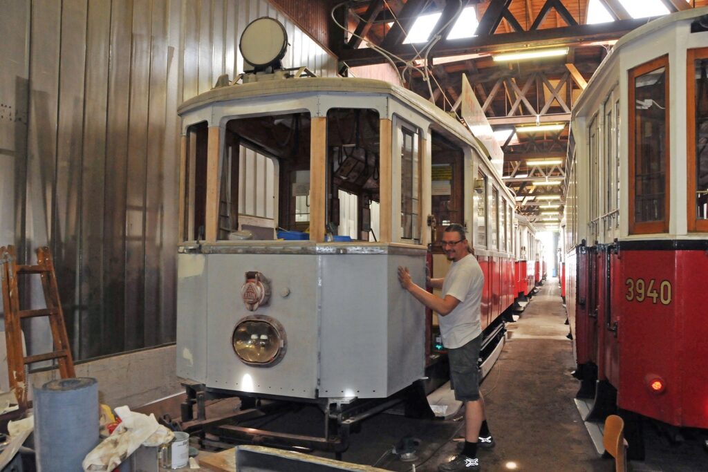 Kastenreparatur beim 4023 im Juni 2019 (Foto: Roman Lillich)