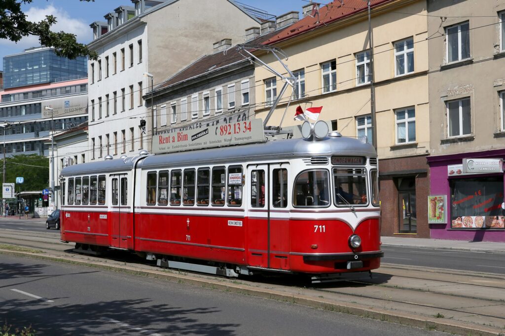 Unser Bild zeigt den F 711 in seinem aktuellen Rekonstruktionszustand in der Eichenstraße im Juni 2014 (Foto: Christian Peschl)