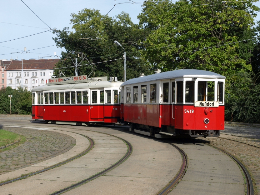 Das Bild zeigt den m3 5419 besteckt als Linie D in der Schleife Südbahnhof. Eine Foto-Sonderfahrt am 15.09.2013 wurde von Dr. Karl Riedling genutzt, diese Zugszusammenstellung in weitgehend originalem Ambiente im Bild festzuhalten.